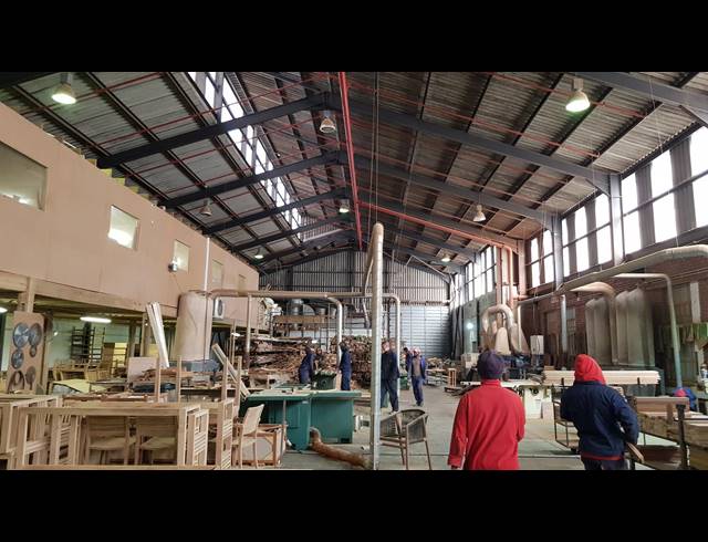 1,200M² FACTORY TO LET IN TRIANGLE FARM